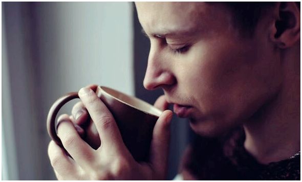 Запах кофе стимулирует мозг и улучшает когнитивные процессы.