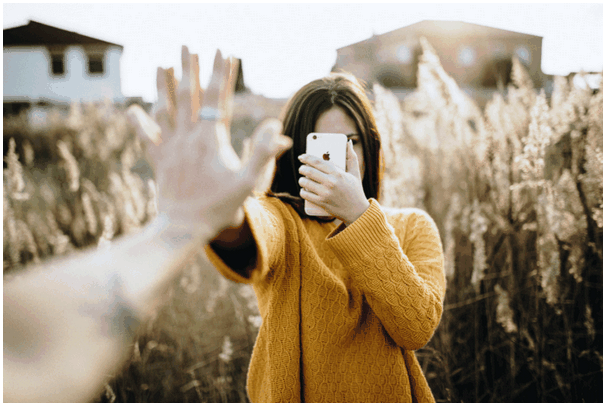 Мобильные телефоны могут ухудшить отношения и свести на нет сочувствие