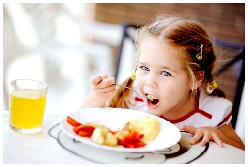 9 психологических приемов, чтобы заставить детей поесть