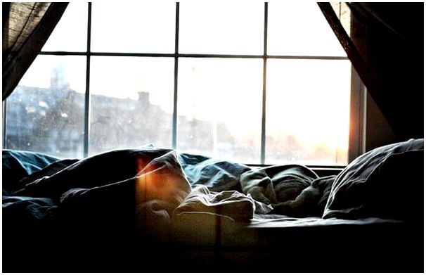 Просыпаться утром - самое тяжелое время для человека, страдающего депрессией